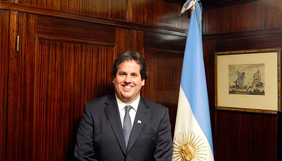 Julio Delfino fue reelegido como presidente del Centro de Navegación