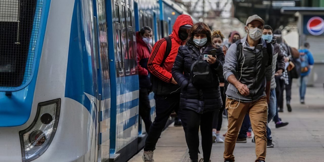 Ministerio de Transporte brinda refuerzo de micros para usuarios de las líneas Sarmiento y Mitre
