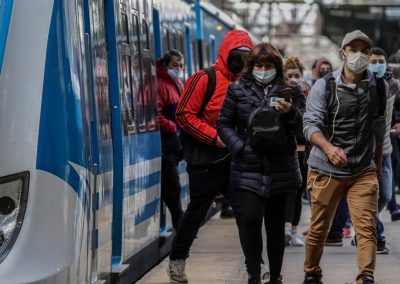 Ministerio de Transporte brinda refuerzo de micros para usuarios de las líneas Sarmiento y Mitre