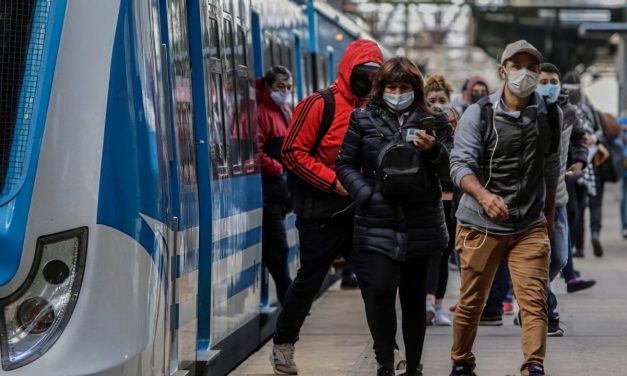 Ministerio de Transporte brinda refuerzo de micros para usuarios de las líneas Sarmiento y Mitre