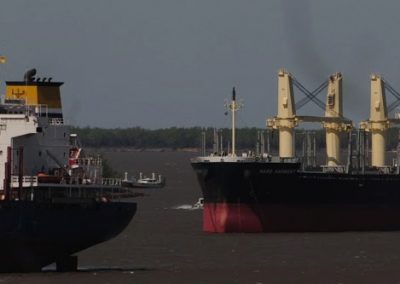 Prácticos solicitan que buques con escala en países limítrofes hagan cuarentena