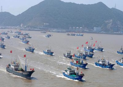 La flota pesquera china pasó de Galápagos a Perú y ahora va a Chile