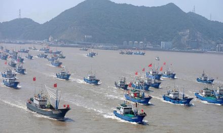 La flota pesquera china pasó de Galápagos a Perú y ahora va a Chile