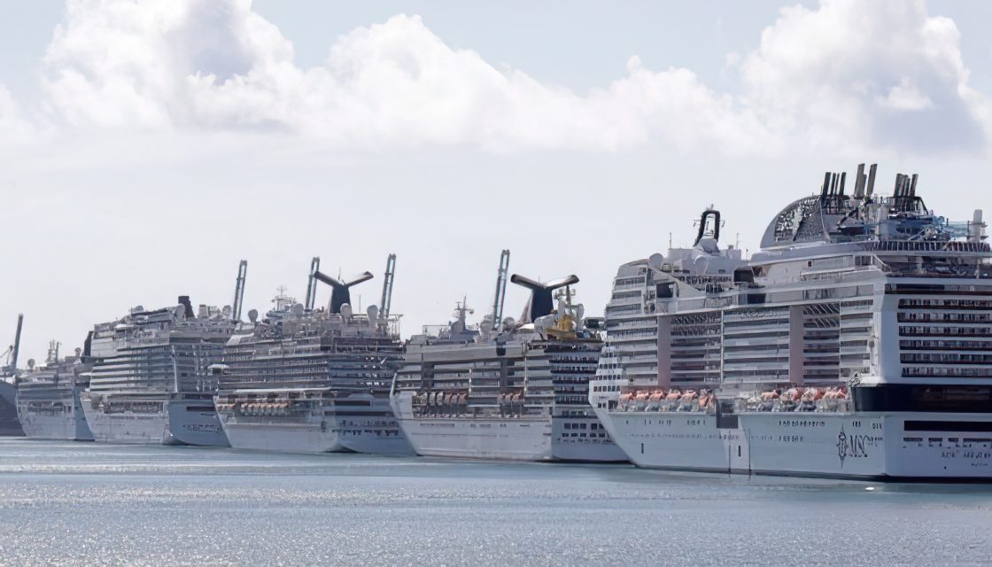 Al menos 800 mil marineros están atrapados en buques o puertos por la pandemia