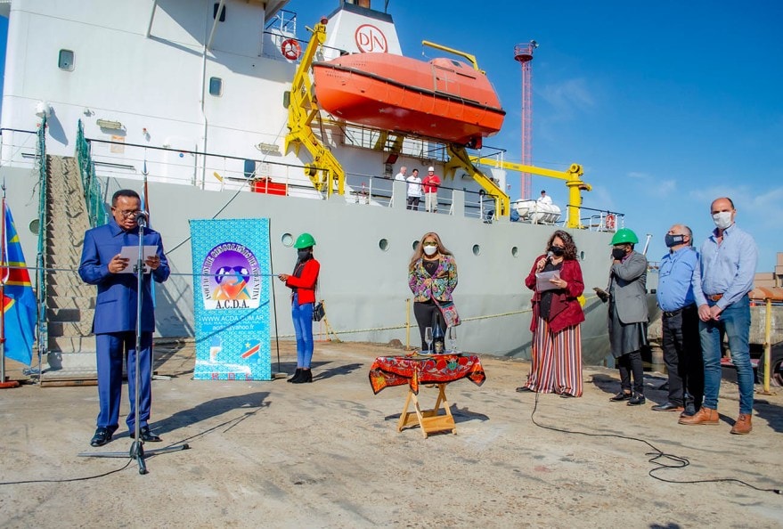 En Tandanor:   Ceremonia de entrega de la Draga Manzanillo II