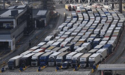 Caos en el puerto inglés de Dover en vísperas del Bretix