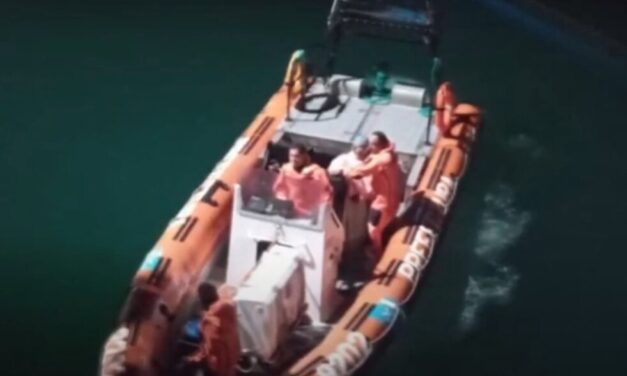 Prefectura socorrió a tres kayakistas en Puerto Madryn