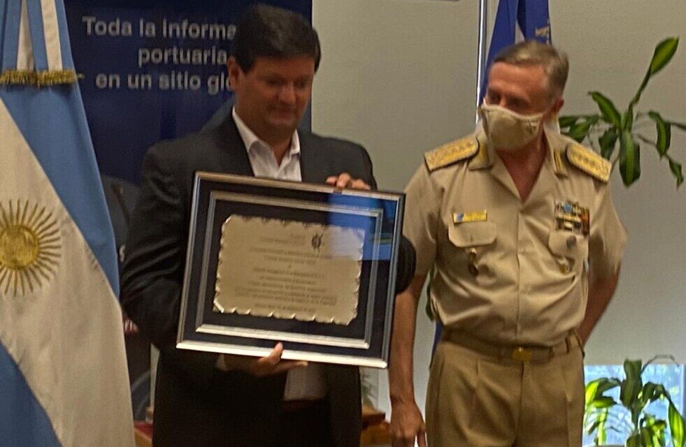 Distinguen proyecto de línea de bandera