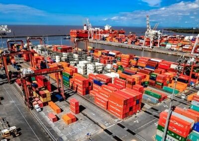 El comercio exterior medido en toneladas creció 13,43% en 2021