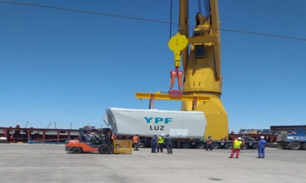 Bahía Blanca: Descargan parque eólico para Azul