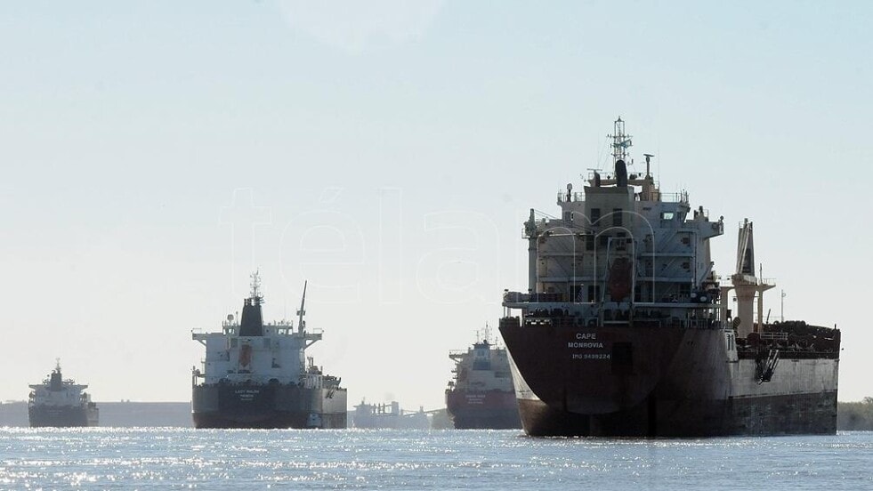 Decenas de barcos ingresan a los puertos tras el paro de las últimas semanas