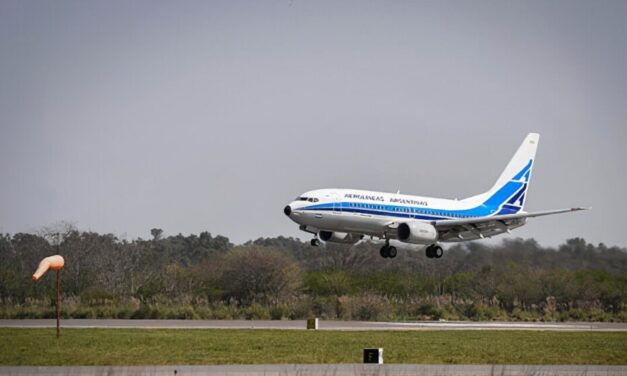 La tercera partida de vacunas Sputnik V llegó al país en un vuelo de Aerolíneas Argentinas