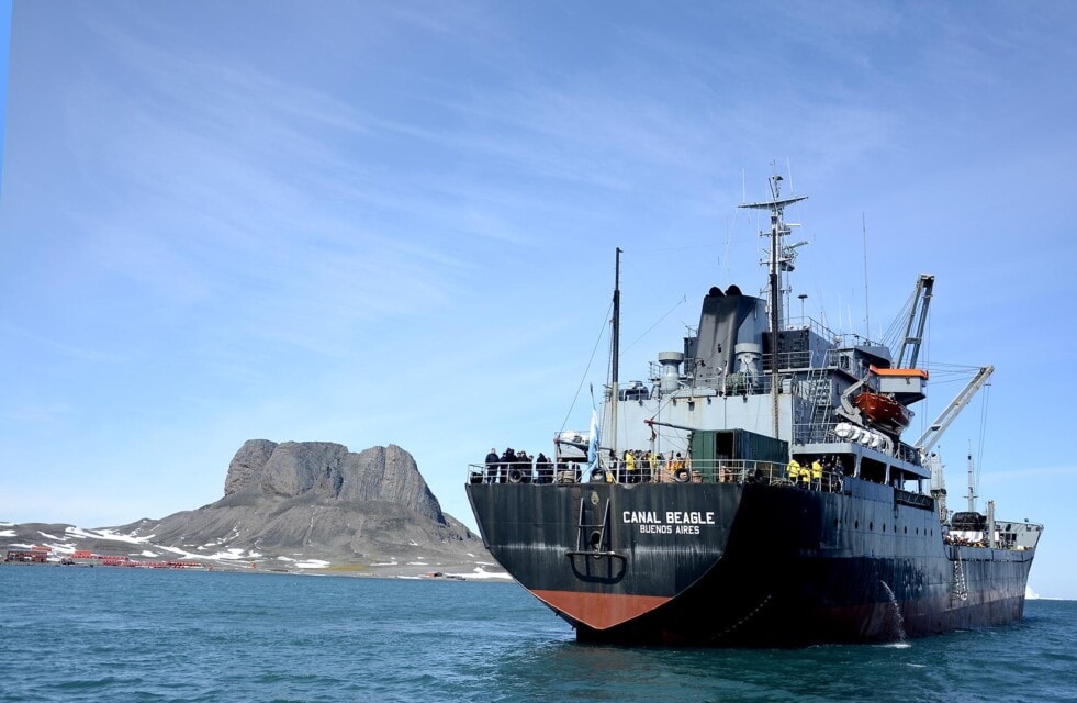 Un incendio dejó fuera de servicio al buque ARA Canal Beagle