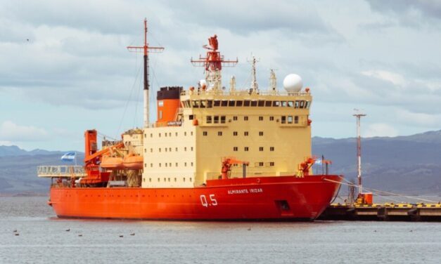 Campaña antártica de verano: «Estamos todos juntos desde el 16 de noviembre», dijo el Capitán del Irizar