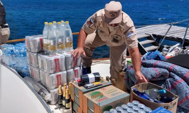 Prefectura Naval Argentina detuvo a una embarcación sobrecargada de personas