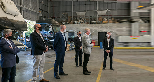 Meoni recorrió  las instalaciones de Volvo en Moreno