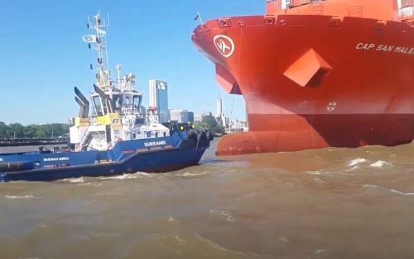 Continua el paro de remolcadores en los puertos