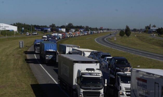 Transportistas autoconvocados  restringen el ingreso a las terminales portuarias del Gran Rosario