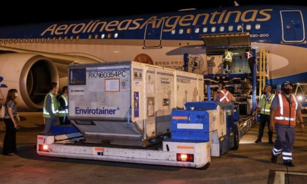 904 mil vacunas llegan a Argentina desde China