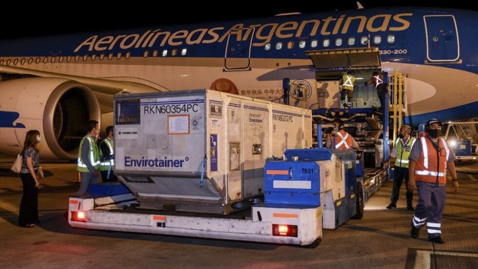 904 mil vacunas llegan a Argentina desde China