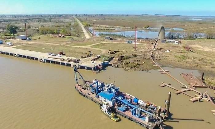 Puerto Ibicuy avanza como nodo fluvial para el transporte de arena silícea a Vaca Muerta