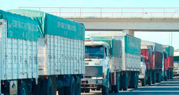 El Gobierno acordó con transportistas un aumento del 22,5% en la tarifa para el agro