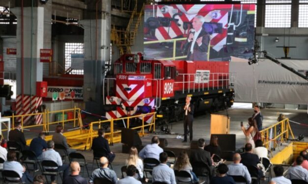 Ferroexpreso Pampeano presentó dos locomotoras recuperadas en Spurr