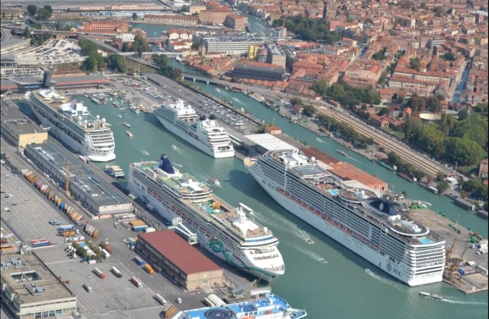 El gobierno italiano desvía el tráfico de grandes cruceros de Venecia a Marghera