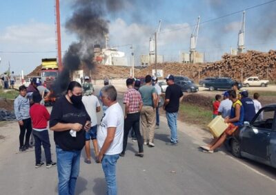 Estibadores lanzaron un paro nacional de 24 hs. en los puertos a partir de la medianoche