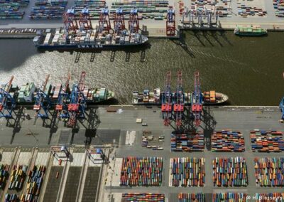 Prevén posibles atascos en el puerto de Hamburgo tras el desbloqueo del Canal de Suez