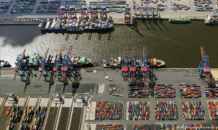 Prevén posibles atascos en el puerto de Hamburgo tras el desbloqueo del Canal de Suez