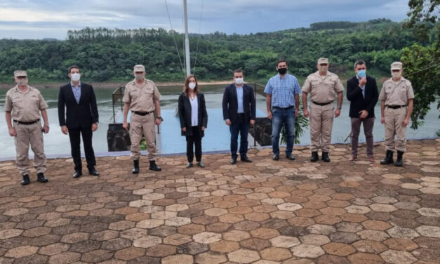 La ministra de Seguridad presenció un importante operativo de la Prefectura