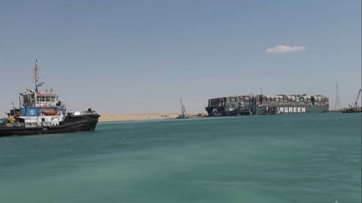 El Ever Given ya no bloquea el Canal de Suez y se reanuda el tráfico marítimo