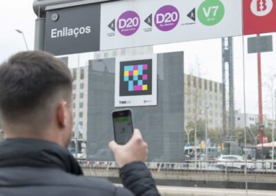 Barcelona, primera ciudad de España en señalizar todo el metro y los autobuses con etiquetas inteligentes