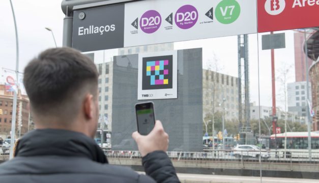 Barcelona, primera ciudad de España en señalizar todo el metro y los autobuses con etiquetas inteligentes