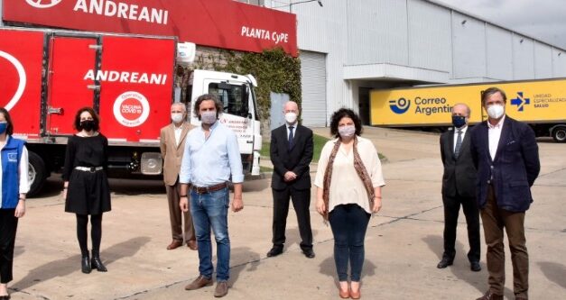 Cafiero y Vizzotti supervisaron la recepción de vacunas en el centro logístico de Benavídez