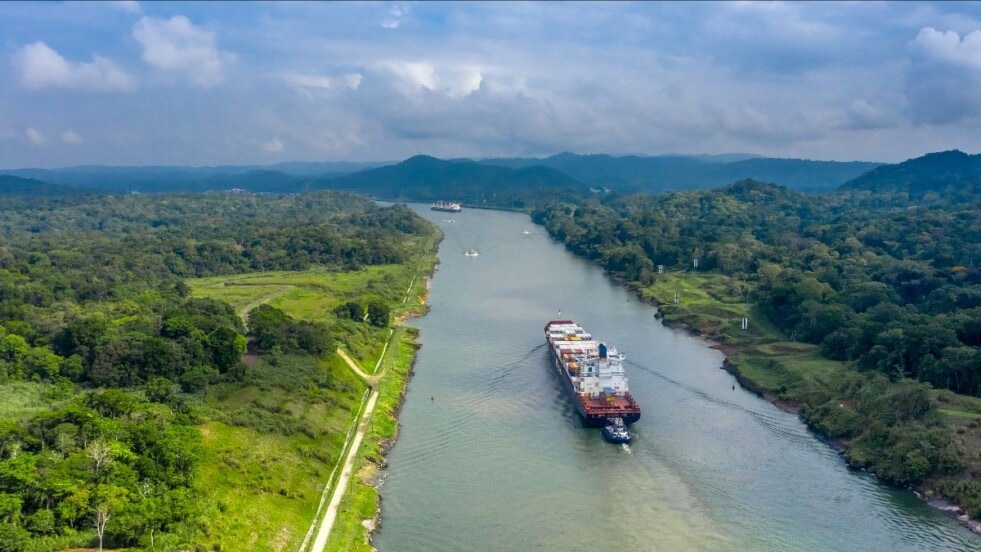 ¿Cómo se garantiza el tránsito seguro y confiable en el Canal de Panamá?