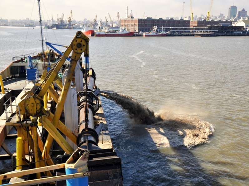 Dragado del puerto de Montevideo: la estrategia de Uruguay para conseguir el aval de Argentina