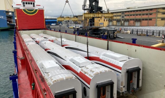 TMH entrega el coche de pasajeros no 300 a los ferrocarriles nacionales de Egipto