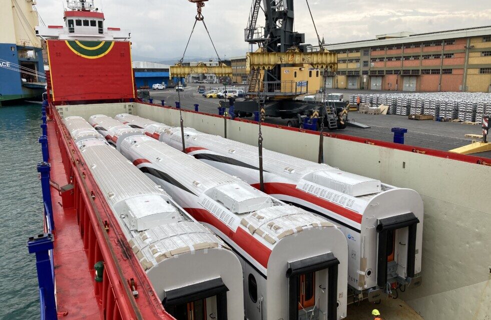 TMH entrega el coche de pasajeros no 300 a los ferrocarriles nacionales de Egipto