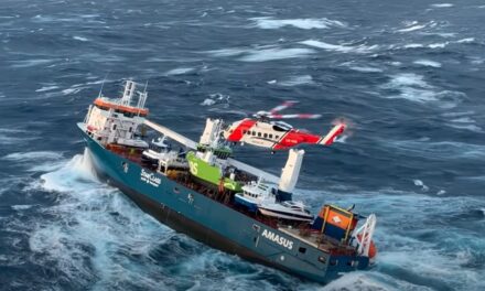 Buque de carga holandés a la deriva frente a Noruega