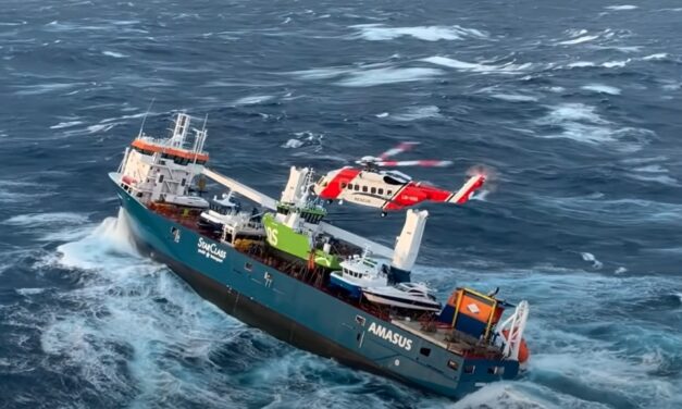 Buque de carga holandés a la deriva frente a Noruega