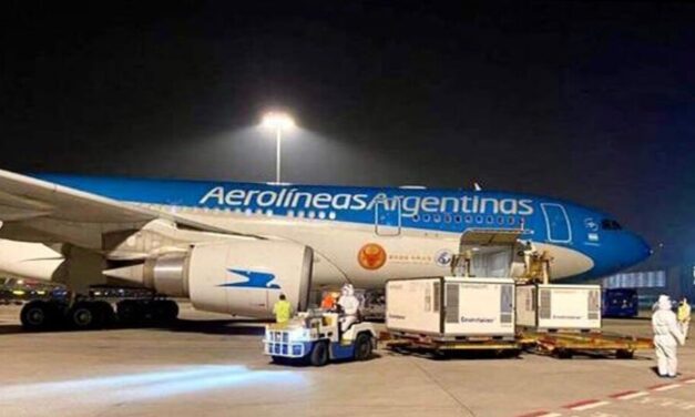 Comenzó el transporte de un millón de vacunas desde China