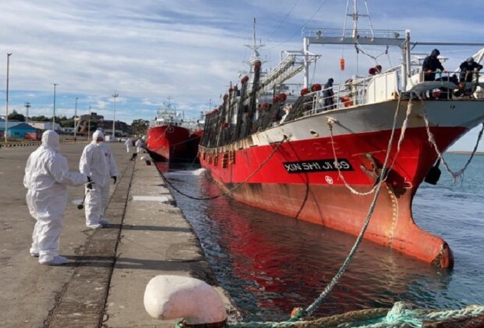 Prefectura custodia dos buques pesqueros en Santa Cruz por casos de coronavirus