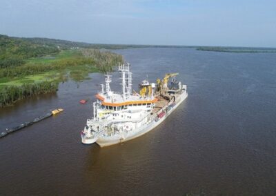 Jan de Nul redobla esfuerzos realizando tareas de sobredragado para compensar la bajante del Río Paraná