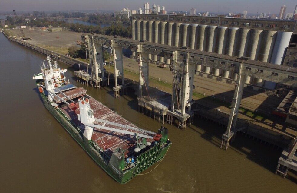 Puerto de Santa Fe podría operar con barcazas si continúa la bajante del río Paraná