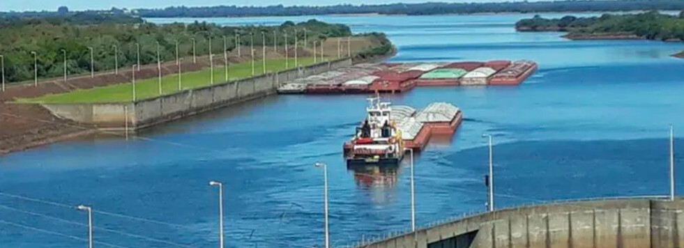 Barcazas con soja paraguaya empiezan a salir por esclusa de Yacyretá