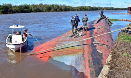Concepción del Uruguay: buscan retirar un buque hundido