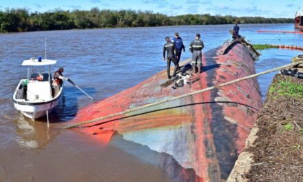 Concepción del Uruguay: buscan retirar un buque hundido