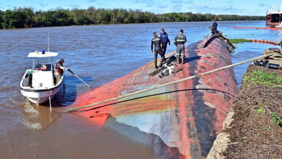 Concepción del Uruguay: buscan retirar un buque hundido